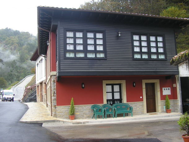 fachada de la casa rural La Mina De viñon