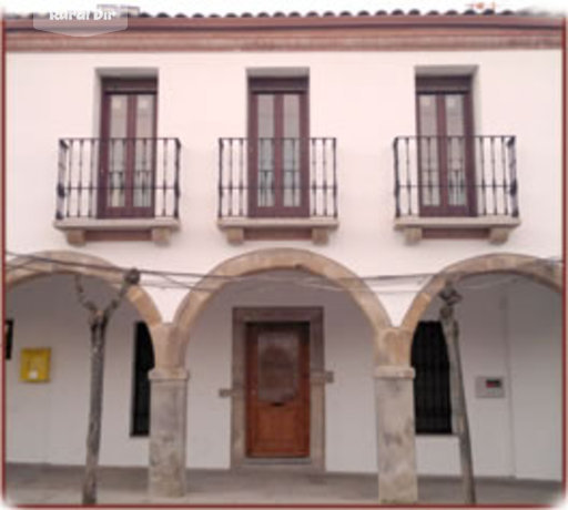Casas Rurales en Cáceres. fachadsa de la casa rural El Casino de Santa Cruz