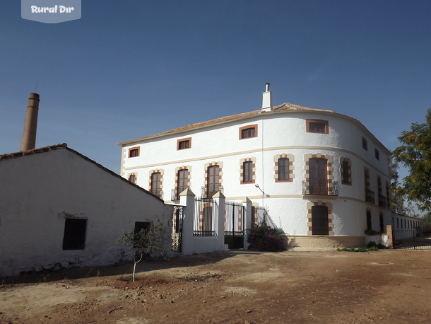 Fachada principal de la casa rural Cortijo Salido Bajo. Casa Grande