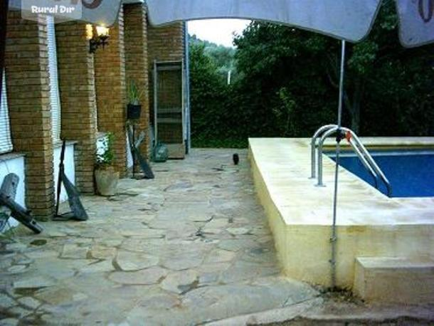 piscina de la casa rural Alojamiento Rural la Pendolera