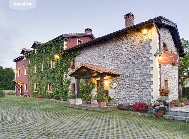 entrada principal de la casa rural Posada de Pedreña