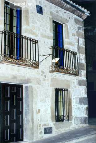 FACHADA de la casa rural Las cuatro calles