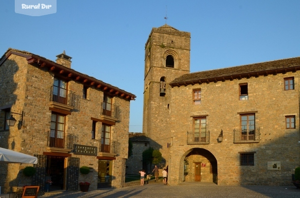 exterior  de la casa rural El Palacete de Ainsa