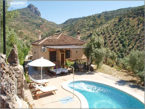 Zona piscina de la casa rural Villa Benítez 