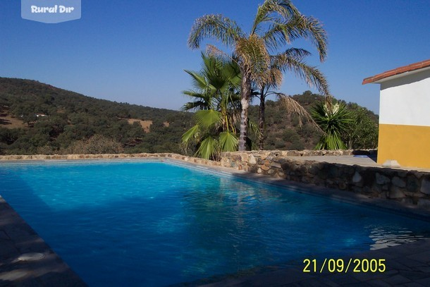 Piscina de la casa rural Finca El Manzano