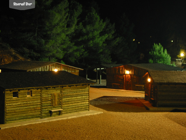 Cabañas nórdicas con capacidad para 18 personas por cabaña de la casa rural Calvestra 
