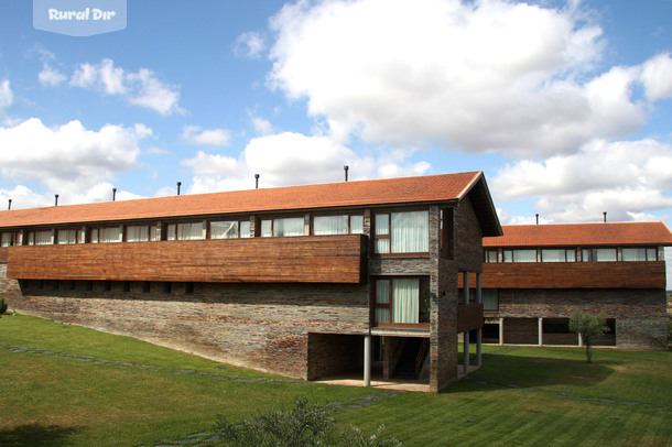 Edificio de la casa rural Hospedería Parque de Monfragüe