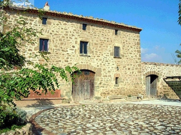 fachada de la casa rural Masia cal guim