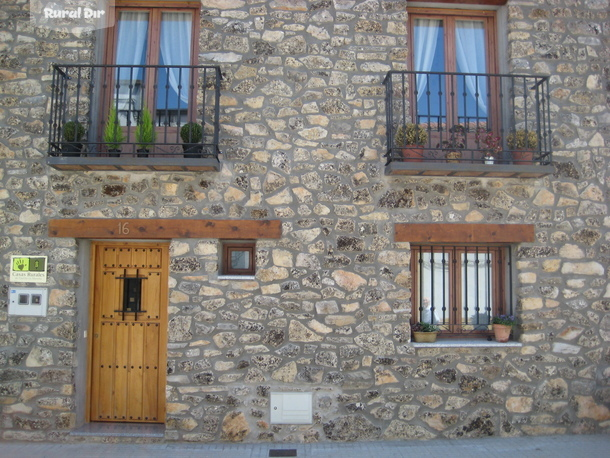 FACHADA PRINCIPAL de la casa rural La Alegria de la Alcarria