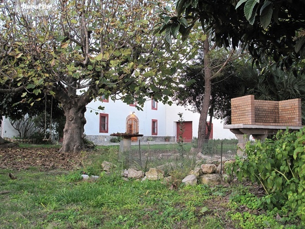 Gran barbacoa. de la casa rural Masia Can Teulera