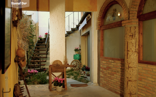 Entrada al apartamento de la casa rural Apartamento " La Bardena Blanca "