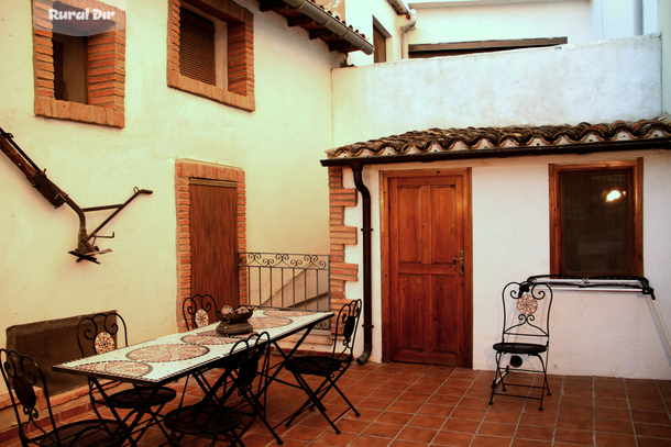 Terraza compartida con la Casa RuralEscribe la descripción aquí de la casa rural Apartamento " La Bardena Blanca "