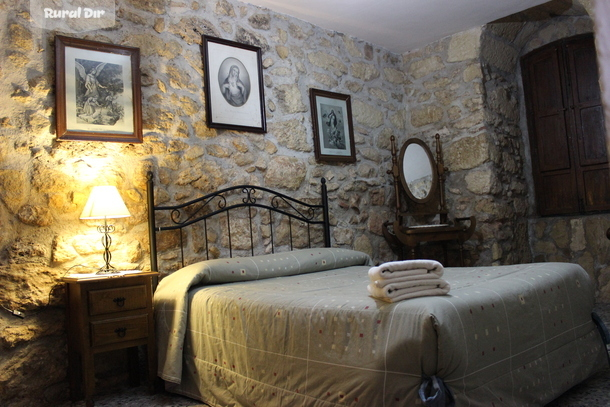habitación doble,con cama de matrimonio de la casa rural Molino Lucero
