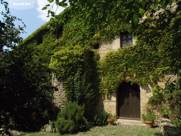 Fachada de la casa rural Can Solanas