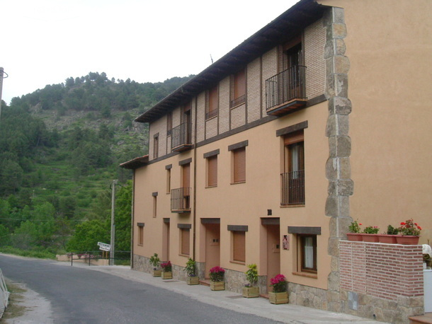 Fachada principal de la casa rural Casa Candi