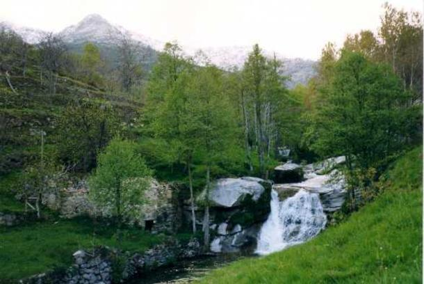 Río Arenal a 150 mts. de la casa rural Casa Candi