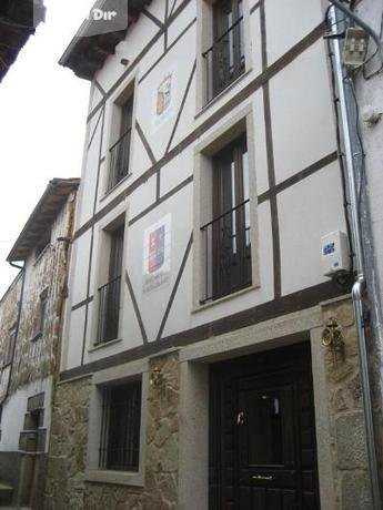 Majestuosa fachada principal de la casa rural Casas Rurales Francia-Quilamas