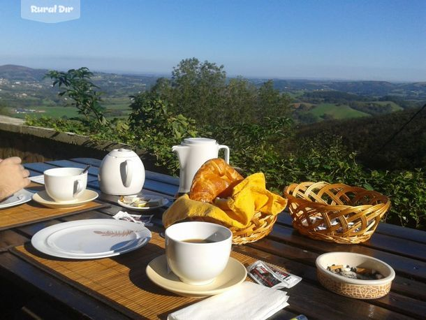 Desayunos en la terraza de la casa rural Haitzetxea