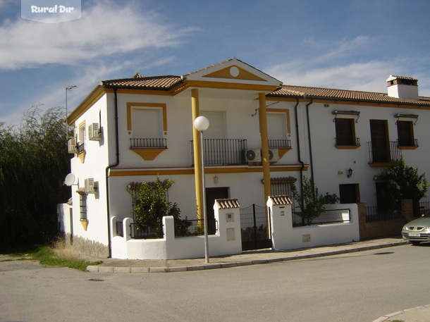 Fachada de la casa rural La Vega