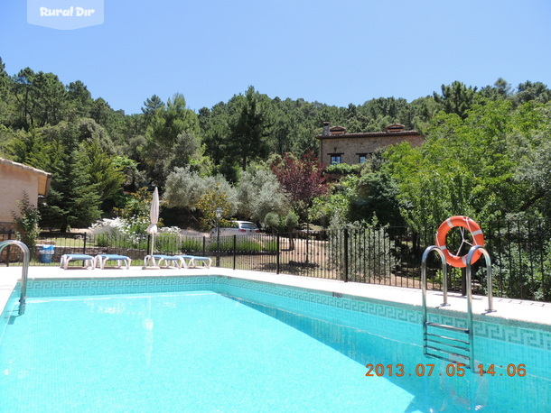 Piscina de la casa rural Hotel de Montaña Cueva Ahumada