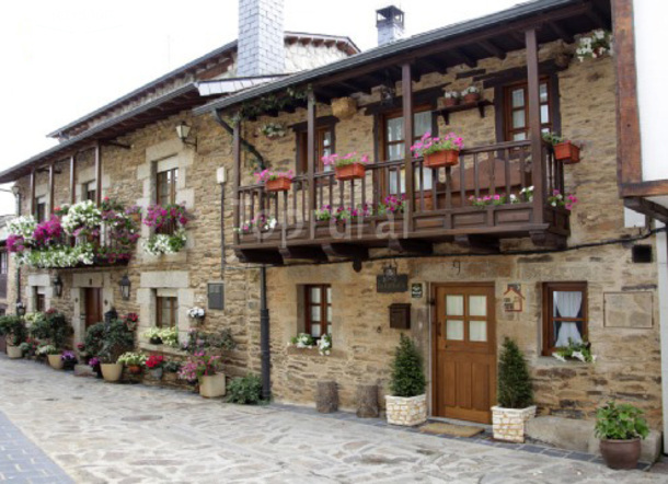 fachada de la casa rural La carballa