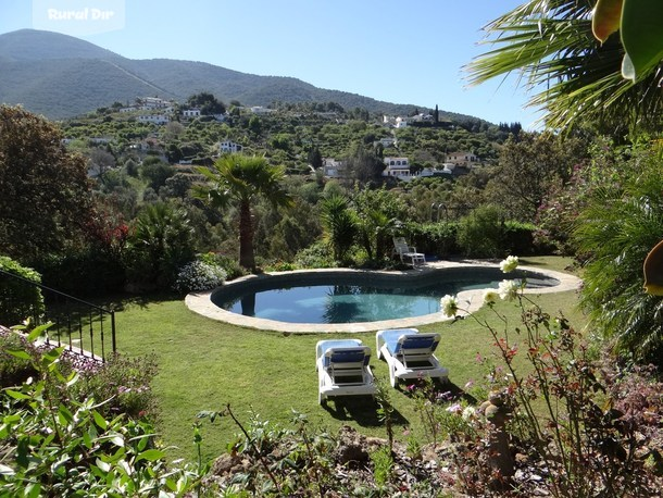 Piscina y jardin de la casa rural La Bellota Apartamento con Jacuzzi