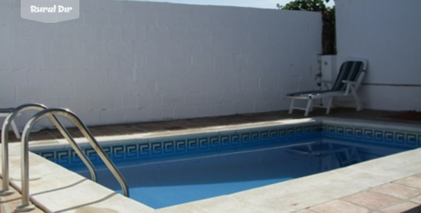 Para refresacarse, nuestra piscina de la casa rural Casa fuente del amor