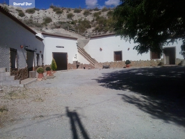 fachada cueva 1 de la casa rural Cuevas Lourdes