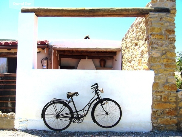 Detalle fachada de la casa rural El Jardín Mediterráneo-El Cau