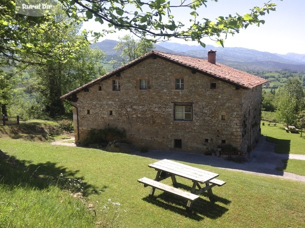 Casona en plena naturaleza de la casa rural Hotel rural El halcón peregrino