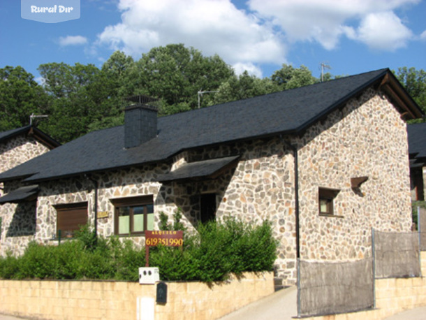 Fachada principal de la casa rural Casa Sanabria