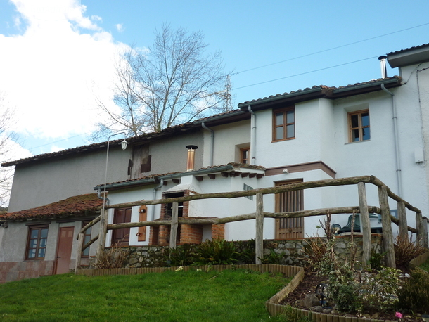 Jardín y terrazas. de la casa rural Casa de Turismo Rural La Llera