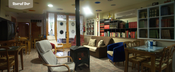 Sala de lectura. de la casa rural Hospederia Locubin