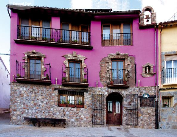 Fachada de La Púrpura. de la casa rural La Púrpura de San Julián