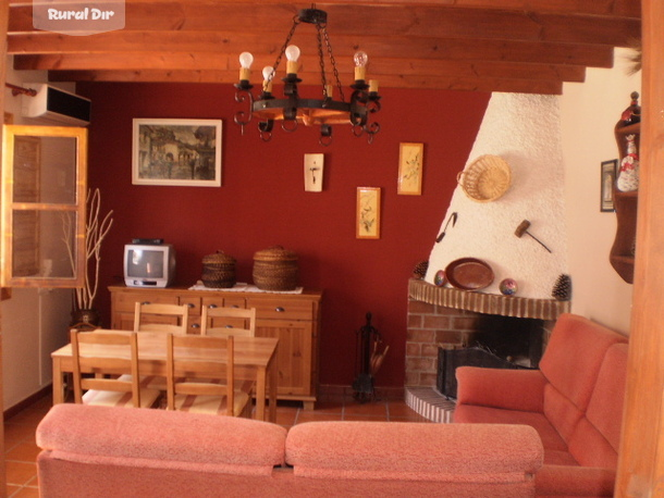 salón-comedor de la casa rural La Atalaya de Los Romanes