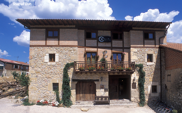 fachada de la casa rural Cabaña Real de Carreteros