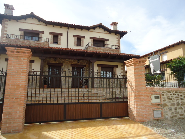 fachada de la casa rural El Caminante