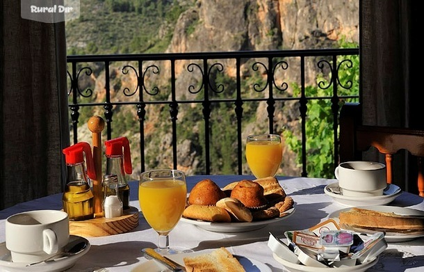 Desayuno con vistas de la casa rural Miralmundo Hs. Rural**