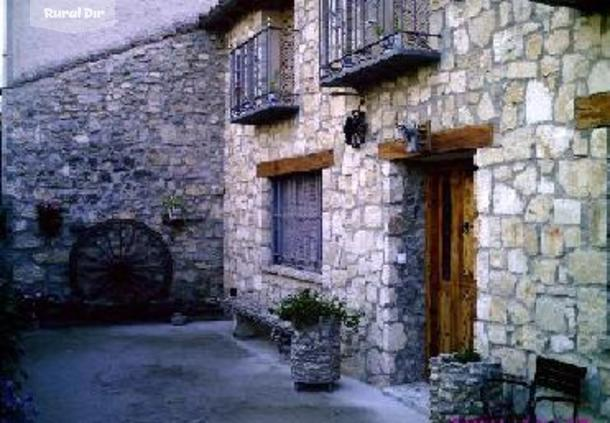 Fachada de la casa rural La Casona de Arcones