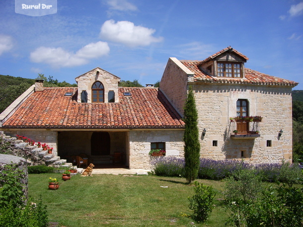 La Ondina. Fachada principal de la casa rural La Ondina