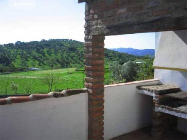 Barbacoa con paisaje de la casa rural La Siesta Casa Rural