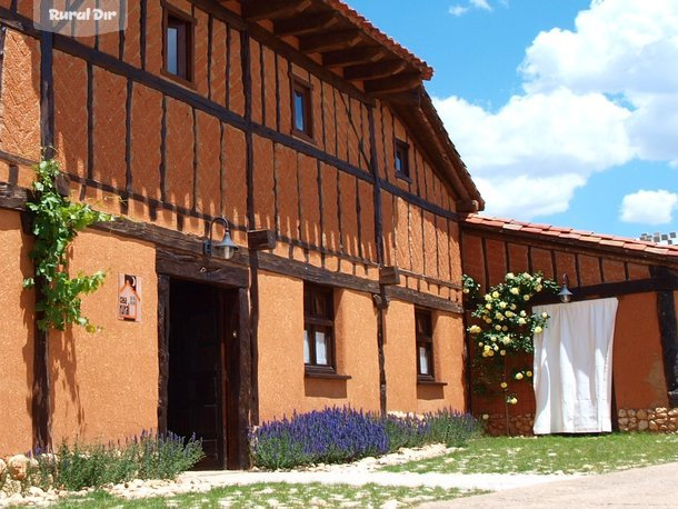 Fachada principal de la casa rural La Casa de Adobe