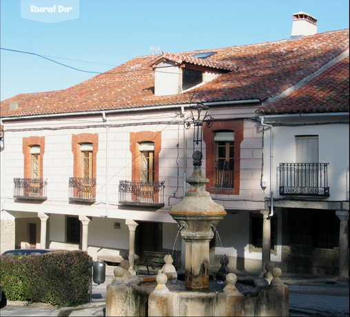 Fachada de la casa rural C. El Tragaluz