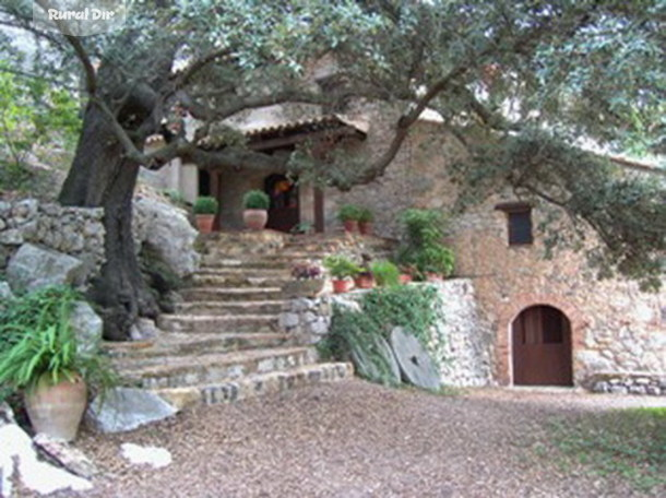 Fachada principal de la casa rural Molí de Sotorres