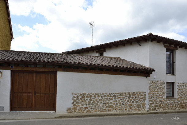 Exterior de la casa rural El Vallín de Lan