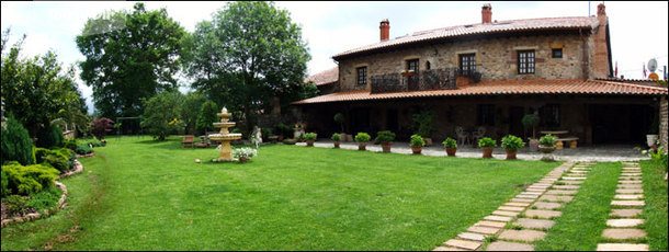 JARDIN de la casa rural Posada real la montaÑesa