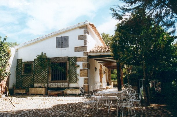 Fachada de la casa rural C.La Central-Peñagorda