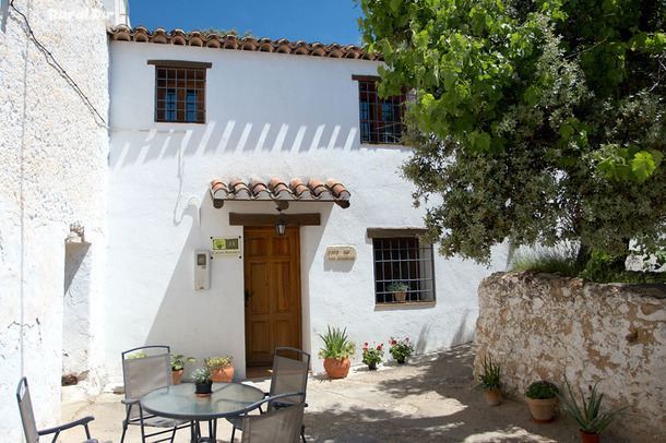 Fachada principal de la casa de las Encinas  de la casa rural Casa rural Las Encinas