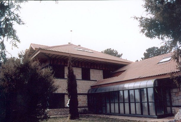 Fachada de la casa rural C. La Casona de la Reserva