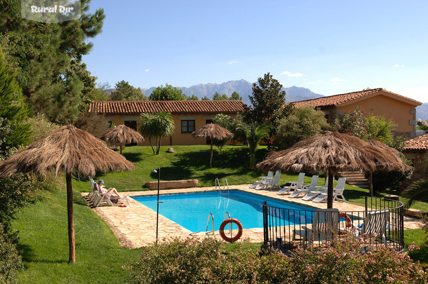 Vista piscina de la casa rural El Calambuco